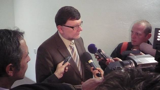 Ministr dopravy Zbyněk Stanjura se v Uherském Hradišti se šel se starosty obcí i novináři.