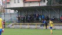 Fotbalisté Starého Města (žluté dresy) v 11. kole I. B třídy skupiny C deklasovali domácí Ostrožskou Novou Ves 8:1.