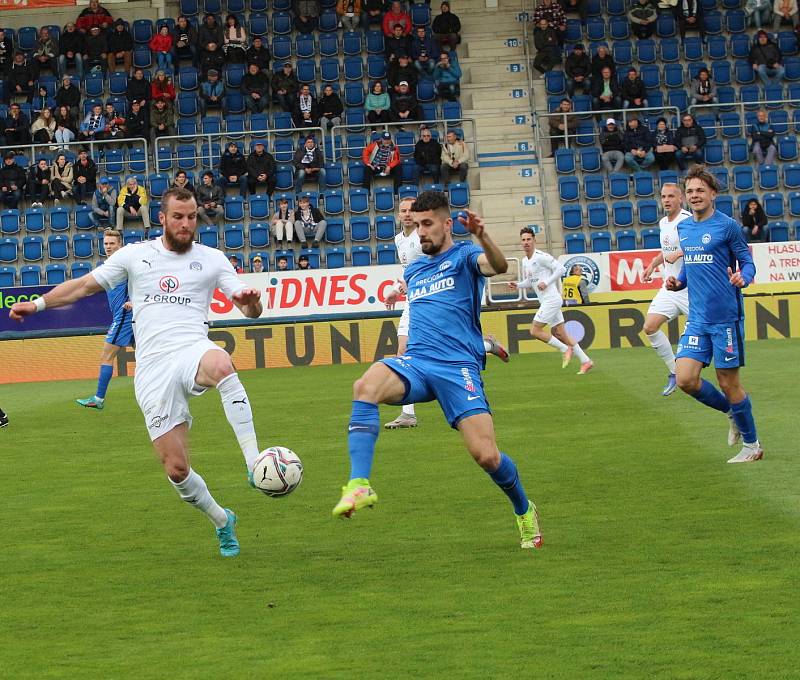 Fotbalisté Slovácka (bílé dresy) zakončili základní část FORTUNA:LIGY ve středu doma proti Liberci.