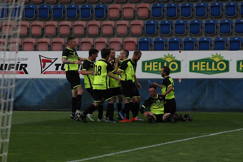 Fotbalisté Jalubí (žlutočerné dresy) zdolali ve finále Poháru OFS Jarošovský pivovar Stříbrnice 7:1. Utkání na stadionu ligového Slovácka sledovalo 1234 diváků.