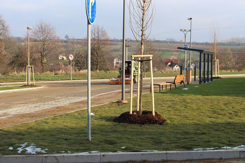 Vedle hřbitova v Mařaticích byla dokončena zbrusu nová točna pro autobusy, vzniklo i parkoviště pro čtrnáct osobních automobilů, autobusová zastávka, prostor pro odstávku autobusů a veřejné osvětlení.