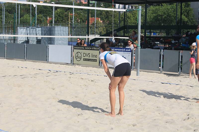 Sedmý ročník benefičního turnaje smíšených dvojic Afrika Beach Open v Uherském Hradišti.