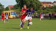 Uherský Brod - Hodonín 2:2 (0:1) Uherský Brod (v červeném).