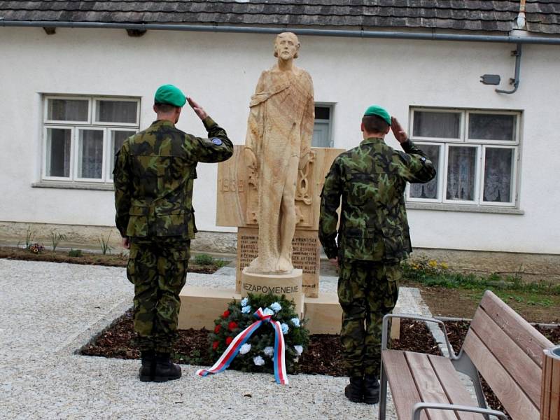 NEZAPOMÍNAJÍ. V Tupesích si připomenuli 70 let od skončení II. světové války.