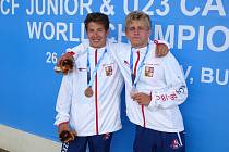 Deblkanoisté Jiří Minařík (vpravo) a Jiří Zalubil jsou juniorští mistři Evropy, cenný kov získali i na světovém šampionátu juniorů a do 23ti let.
