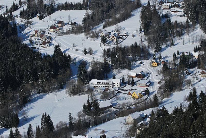 Přelet přes Lysou horu zvládl jediný ze tří balonů. Výhledy na Moravskoslezské Beskydy byly úchvatné.