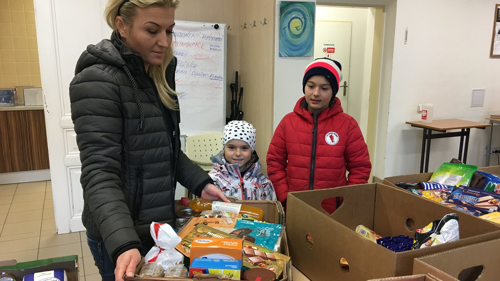 Své narozeninové cukrovinky poslaly sestry z Boršic ukrajinským dětem -  Slovácký deník