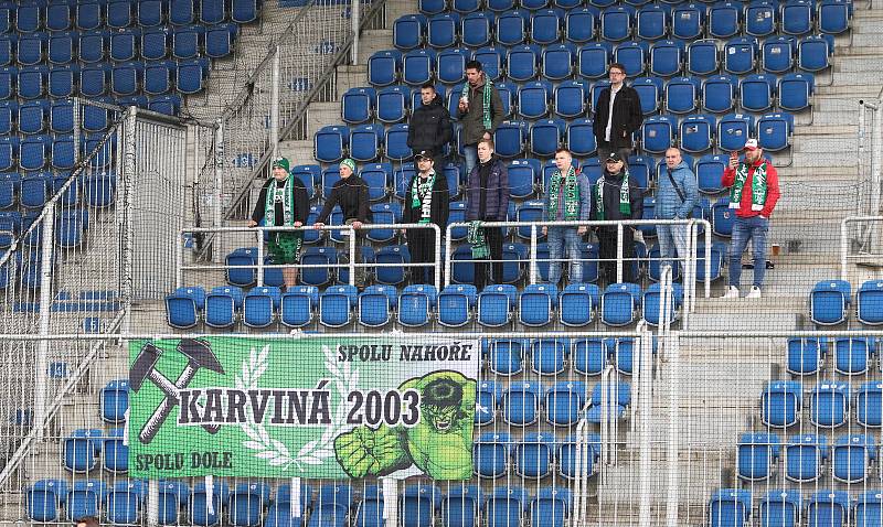 Fotbalisté Slovácka (bílé dresy) ve 28. kole FORTUNA:LIGY zdolali poslední Karvinou 3:1.