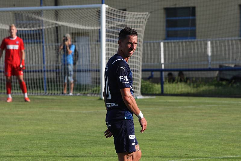 Fotbalisté Slovácka (modré dresy) v úterním přípravném zápase zdolali Zlaté Moravce 1:0.