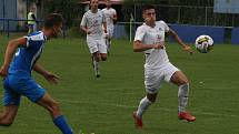 Fotbalisté Slovácka B (bílé dresy) ve 4. kole MSFL deklasovali Vítkovice 6:0.