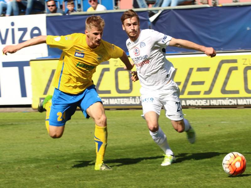 Synot Liga, 1. FC Slovácko - FC Fastav Zlín. Zleva Jakub Jugas a Marek Havlík.