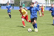 Fotbalisté Kunovic (modré dresy) ve 21. kole I. A třídy skupiny B prohráli s Bojkovicemi 0:1.
