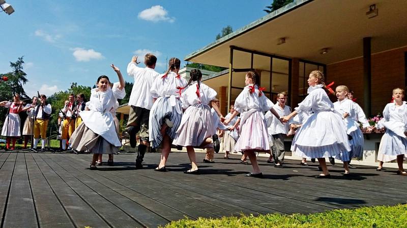  Z Kunovic si do luhačovických lázní si odskočily potěšit milovníky folkloru tři dětské soubory.