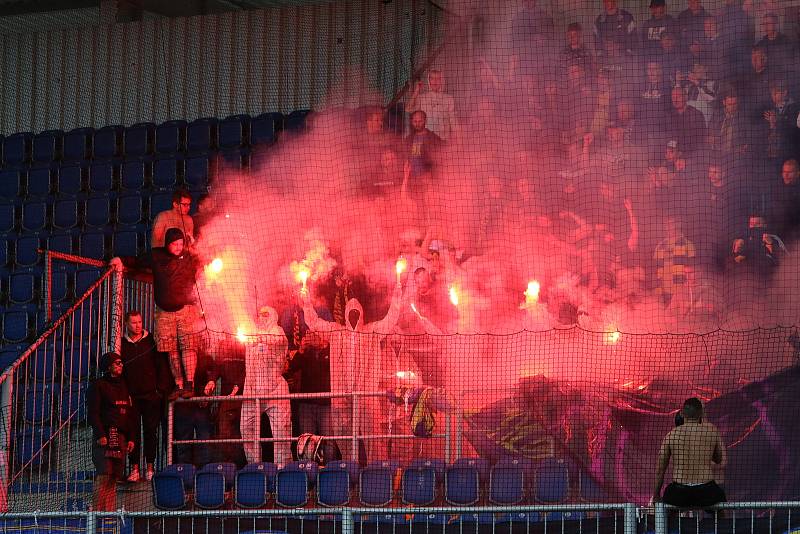 Sobotní derby v Uherském Hradišti opanovalo domácí Slovácko (bílé dresy), které zvítězilo nad Zlínem 3:0.