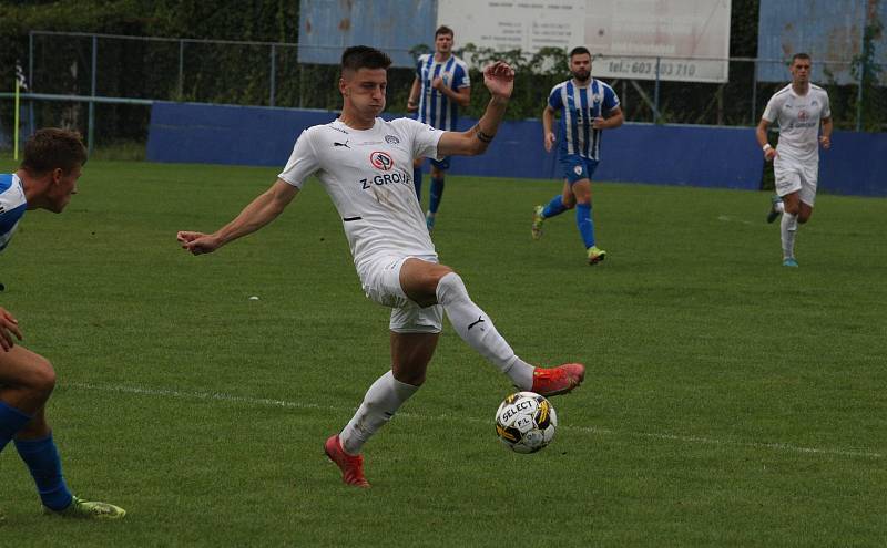 Fotbalisté Slovácka B (bílé dresy) ve 4. kole MSFL deklasovali Vítkovice 6:0.