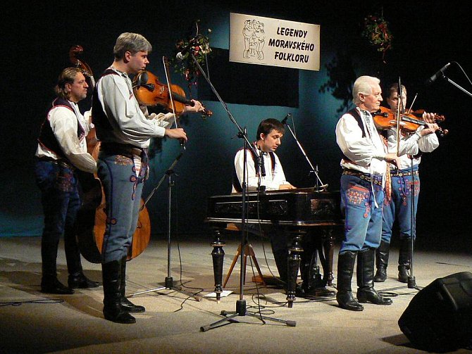 Martin Hrbáč se svými muzikanty.