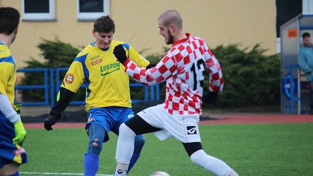 Filip Hruboš (vpravo) se v posledním přípravném zápase blýskl dvěma zásahy do černého.