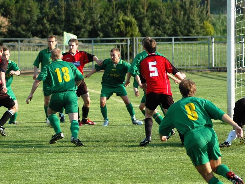 V derby mezi Nedakonicemi a Zlechovem byli nakonec úspěšnější hosté, kteří ve druhém poločase otočili nepříznivý stav z 0:2 na 4:2.