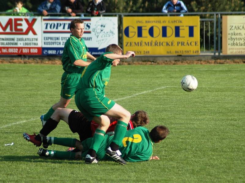 V derby mezi Nedakonicemi a Zlechovem byli nakonec úspěšnější hosté, kteří ve druhém poločase otočili nepříznivý stav z 0:2 na 4:2.