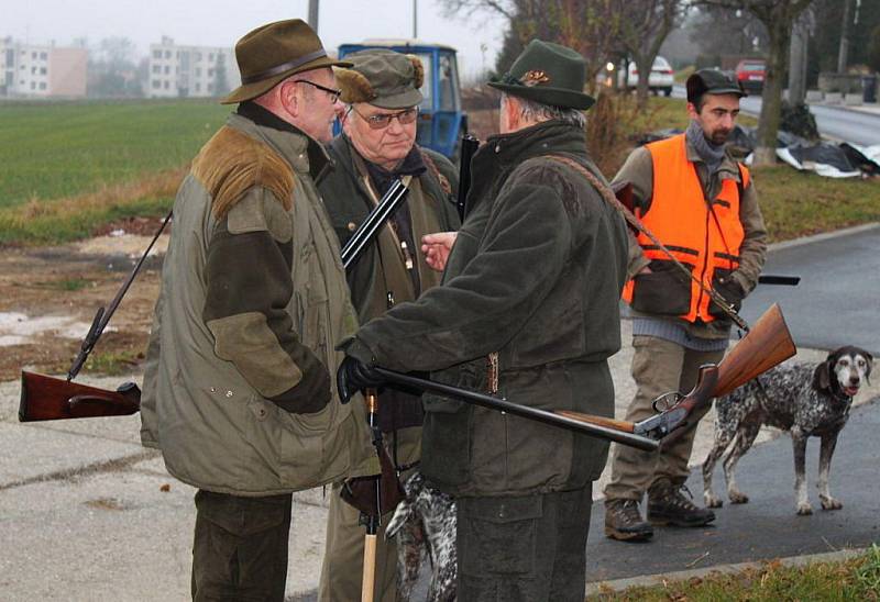 Ještě za kuropění vyrazili myslivci na hon do Polešovic.