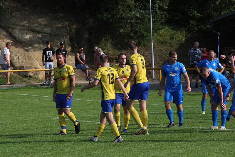 Fotbalisté Starého Města (žluté dresy) zdolali ve šlágru 4. kola I. B třídy sk. C domácí Ořechov 4:0.