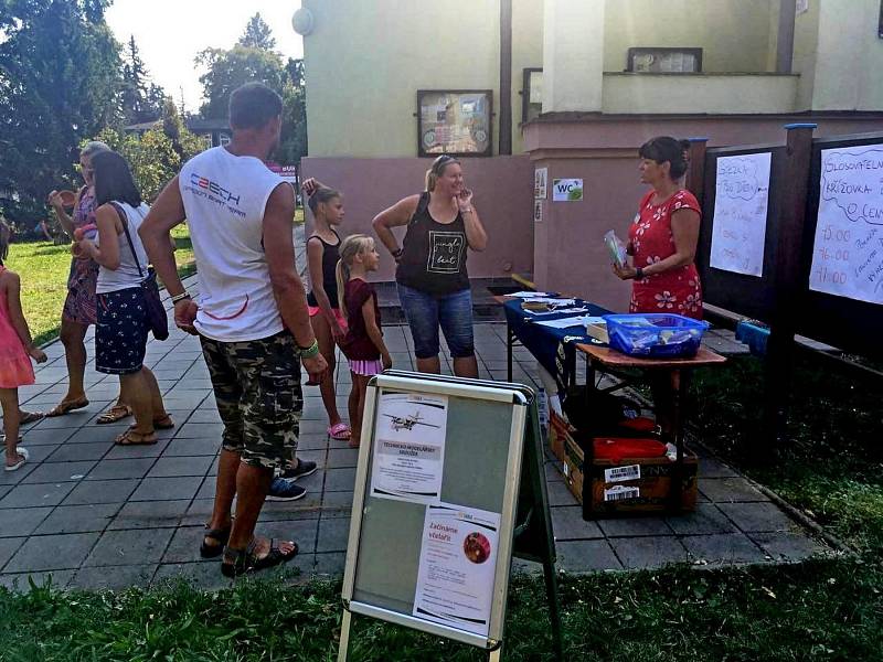 OMLAZENÁ ZAHRADA. Dětem napomáhá Zahrada lišky Bystroušky najít vztah k přírodě.