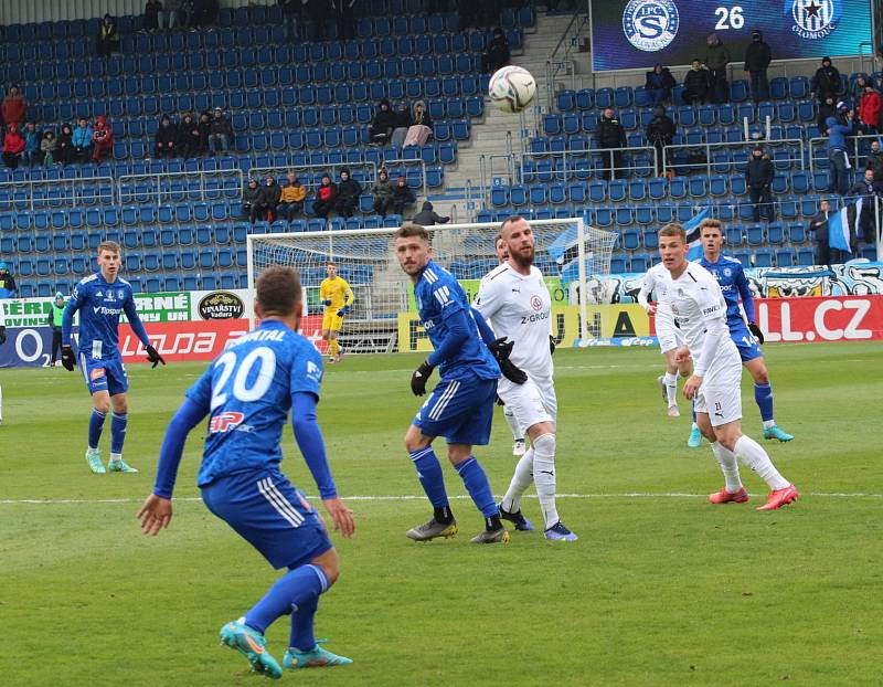 Fotbalisté Slovácka (bílé dresy) se ve 27. kole FORTUNA:LIGY utkali se Sigmou Olomouc.