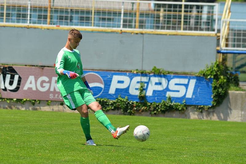 Mladší dorostenci Slovácka (bílé dresy) přehráli Znojmo 6:1.