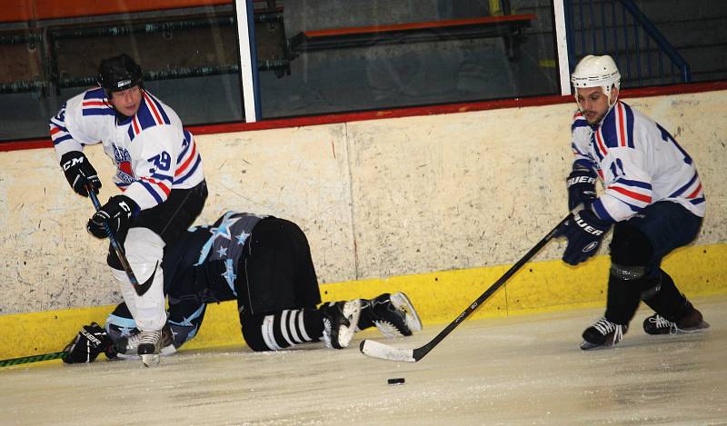 Okresní hokejová liga: Rangers UH - Lokomotiva Uherský Ostroh (v tmavém)