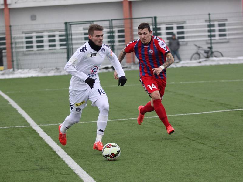 Staré Město Fotbal 1. FC Slovácko - FK Senica. Přípravný zápas.  Na snímku střelec vítězné branky Luboš Kalouda (vlevo).