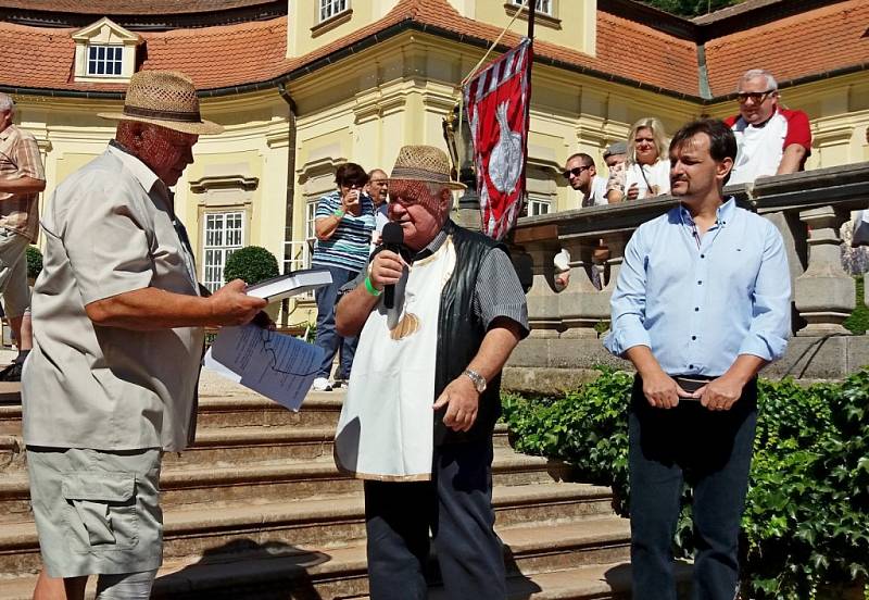 Česnekem byl provoněn nejen areál buchlovického zámku, ale i městečko Buchlovice.