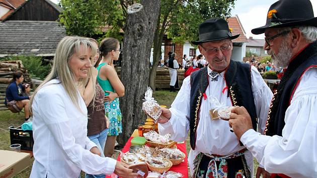 Lidové i slovácké písně budou v sobotu odpoledne a večer znít areálem kudlovické chalupy Strmenských.