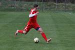 Fotbalisté vedoucích Osvětiman (červené dresy) v 18. kole krajské I. A třídy skupiny B porazili Šumice 2:0.