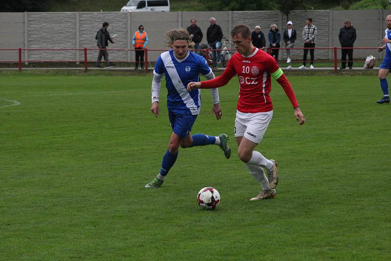 Fotbalisté Uherského Brodu (červené dresy) v 7. kole MSFL zdolali Frýdek-M9stek 2:1.