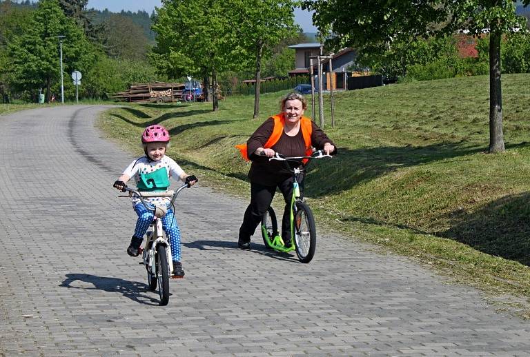 Velehradští zahrádkáři spolu s obcí a základní školou uspořádali v sobotu XIX. ročník přechodu a přejezdu Chřibů. 