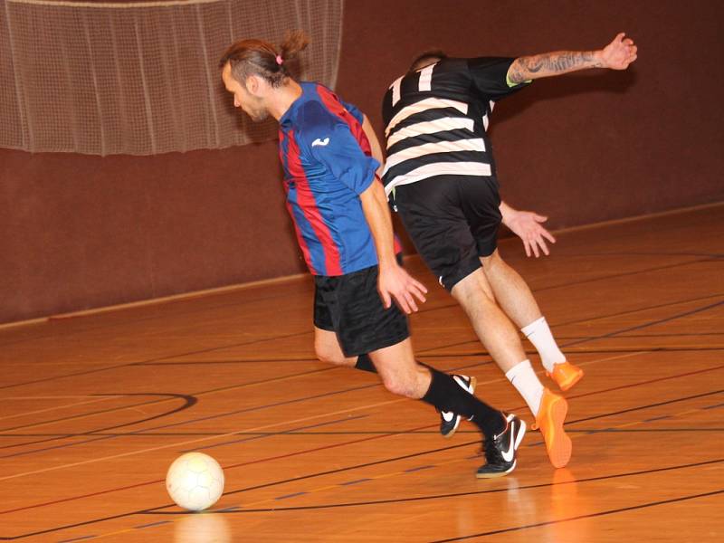 Futsalová Superfrankie liga: FC Efekt (v černobílém) – 4Fun_Team 1:2.