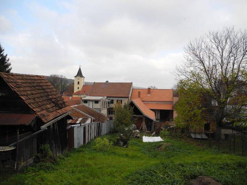 Přes dva miliony korun mají vyjít opravy lidového domu v centru Šumicích, který obec chce využívat pro veřejné a kulturní akce.