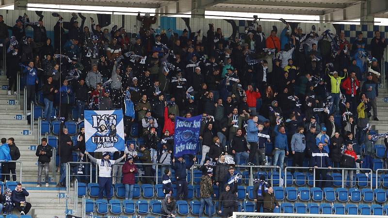 Fotbalisté Slovácka (bílé dresy) ve 28. kole FORTUNA:LIGY zdolali poslední Karvinou 3:1.