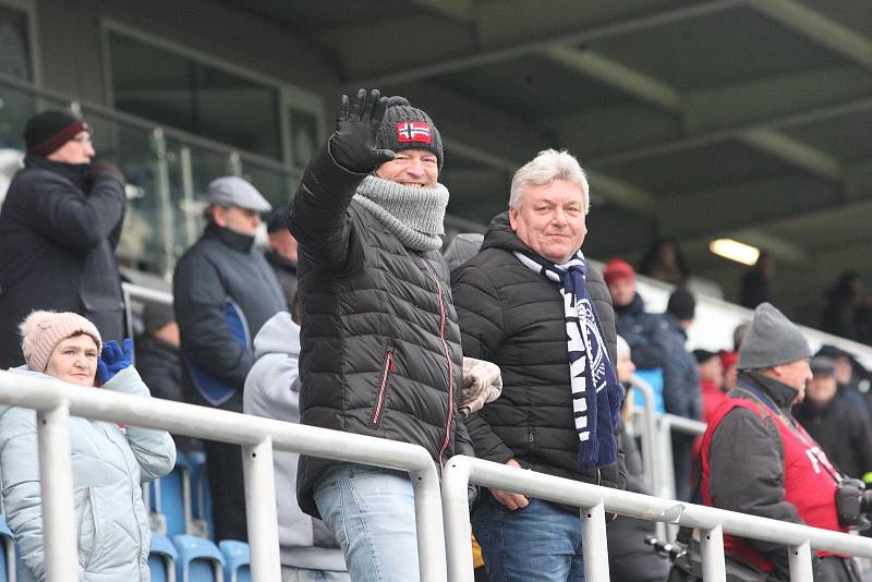 Fotbalisté Slovácka (bílé dresy) vstoupili do jarní části sezony sobotním domácím zápasem s Českými Budějovicemi.