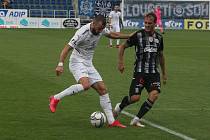 Fotbalisté Slovácka (bílé dresy) ve 2. kole FORTUNA:LIGY doma porazili České Budějovice 1:0.