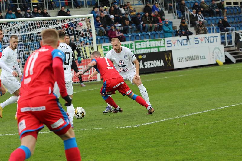 Fotbalisté Slovácka (bílé dresy) ve šlágru 20. kola FORTUNA:LIGY vyzvali mistrovskou Plzeň.