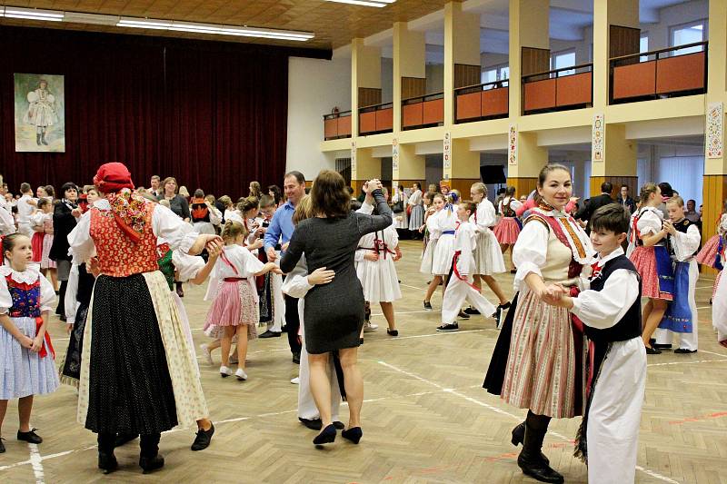 V boršickém kulturním době  panovala příjemná plesová atmosféra krojovaných dětí.