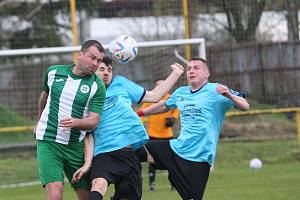 Fotbalisté Ostrožské Nové Vsi (zelenobílé dresy) ve 14. kole I. B třídy skupiny C zdolali Polešovice 2:0.