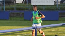 Fotbalisté Slovácka B (bílé dresy) ve středečním vloženém zápase 17. kola MSFL zdolali Viktorii Otrokovice 4:0.