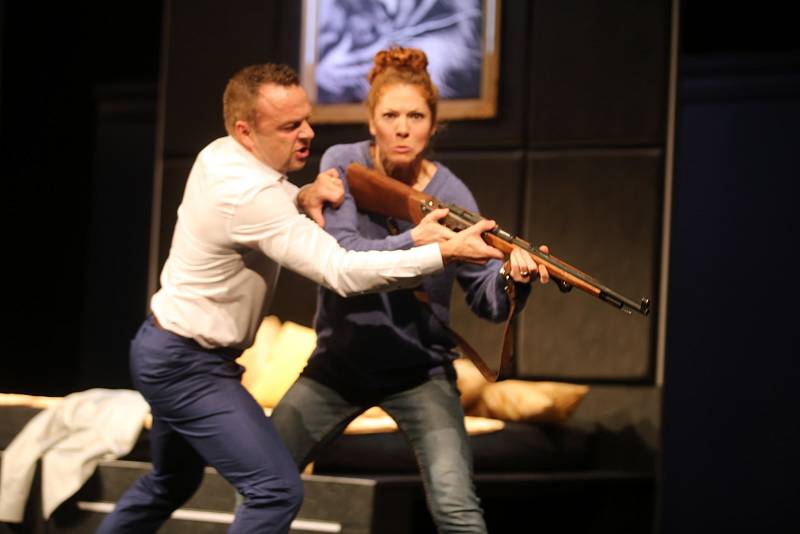 Hra Dva úplně nazí muži! ve Slováckém divadle v Uherském Hradišti.