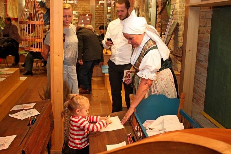 Muzeum Podhradí v Buchlovicích otevřelo výstavu Ukrojte si nás. Je zaměřená na chleba.