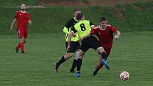 Fotbalisté Jalubí (žlutočerné dresy) v semifinále Poháru OFS Jarošovský pivovar zdolali Nedakonice 3:0.