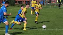 Fotbalisté Starého Města (žluté dresy) zdolali ve šlágru 4. kola I. B třídy sk. C domácí Ořechov 4:0.