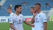 Fotbalisté Slovácka (bílé dresy) v 8. kole FORTUNA:LIGY  přehráli Zlín 3:0.