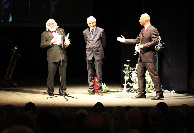 Předávání Cen města Uherské Hradiště ve Slováckém divadle, 15. října 2021. Herec Vladimír Doskočil (na snímku vlevo)
